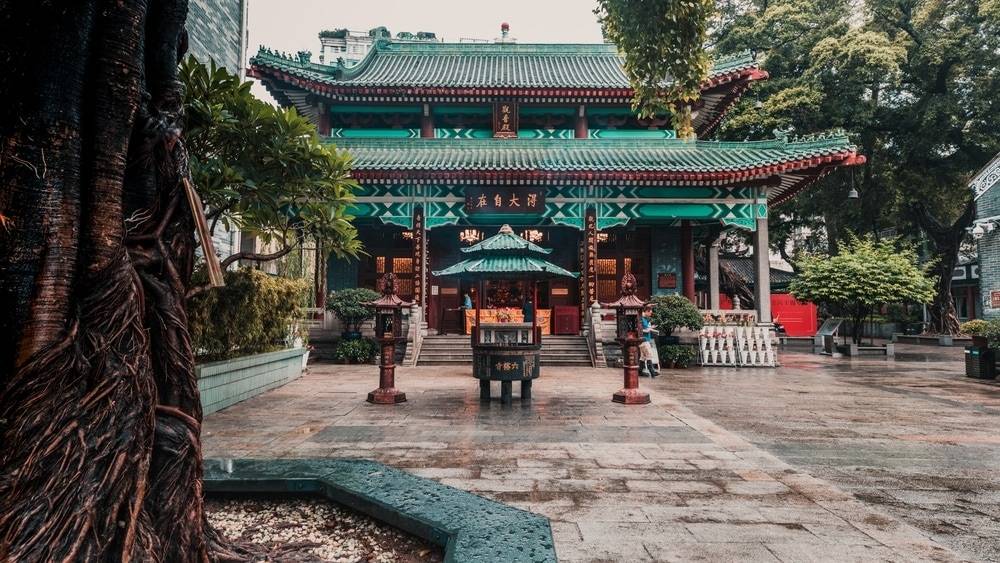 Chùa Sáu Cây Đa là địa điểm du lịch Quảng Đông nổi tiếng linh thiêng