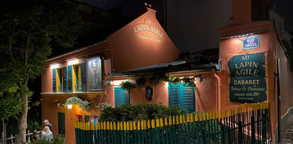Vẻ ngoài bụi bặm của quán rượu Au Lapin Agile | Đồi Montmartre