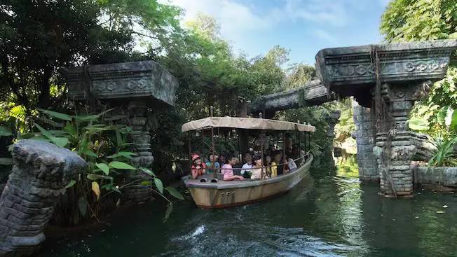 สวนสนุกฮ่องกงดิสนีย์แลนด์ (Hong Kong Disneyland)
