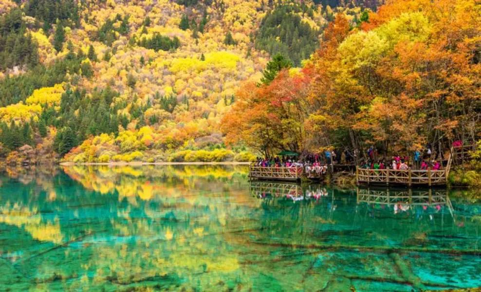 five flower lake ทะเลสาปห้าสี
