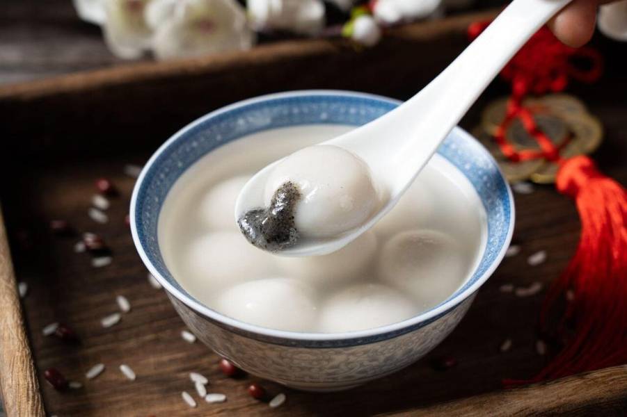 Bánh trôi nước là món ăn không thể thiếu trong lễ hội Trung Quốc ngày Đông Chí