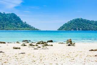 หาดสวนสน - สถานที่ท่องเที่ยวที่ไม่ควรพลาด, Nanthaphob N