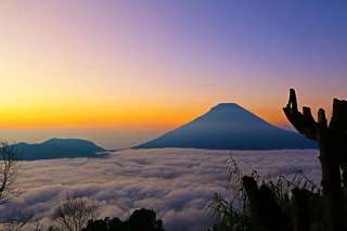 Gardu Pandang Dieng (Spot Sunrise): Daya Tarik dan Info Menarik Lainnya!, Mas Bellboy