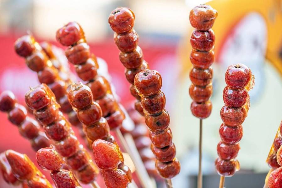 Những xiên hồ lô ngào đường là ký ức khó quên của nhiều thế hệ | Tanghulu