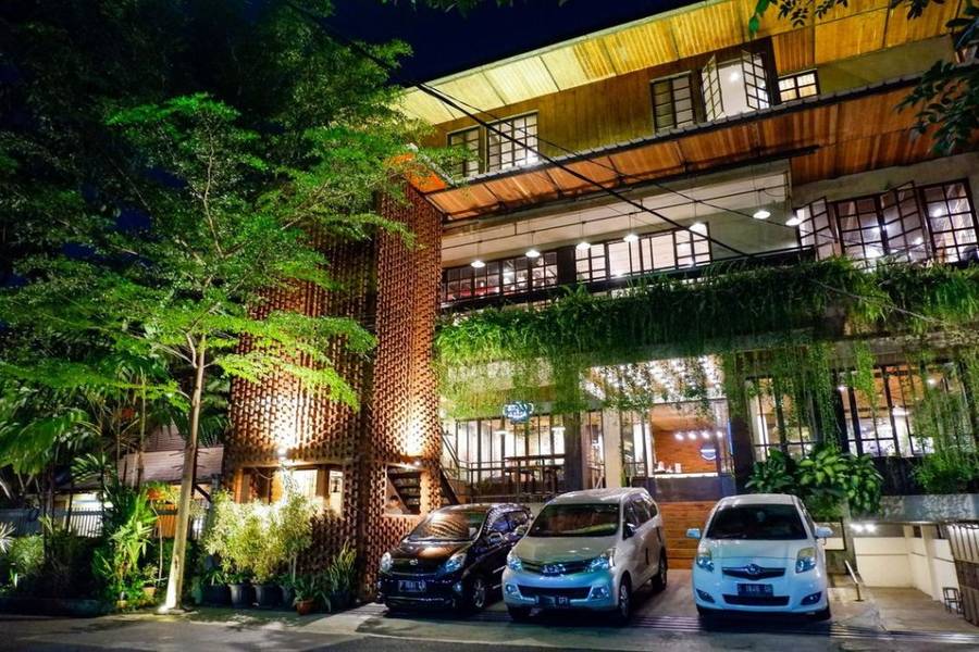Triple Seven Hotel
