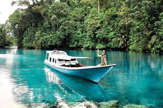Eksplor Wisata Danau Kakaban & Rekomendasi Hotel Sekitarnya, Mas Bellboy