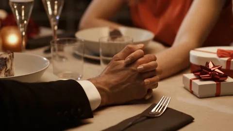 Surat Cinta dan Makan Malam Romantis di Rumah