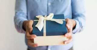 10 Ide Hadiah Perpisahan untuk Teman yang Unik & Spesial, Travel Bestie