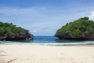 Pesona Pantai Sanglen dan Rekomendasi Hotel Sekitarnya, Mas Bellboy