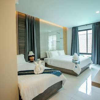 BoatHouse Boutique Riverside