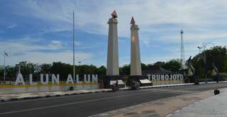 Pesona Alun-Alun Sampang: Destinasi Wajib di Pulau Madura, Travel Bestie