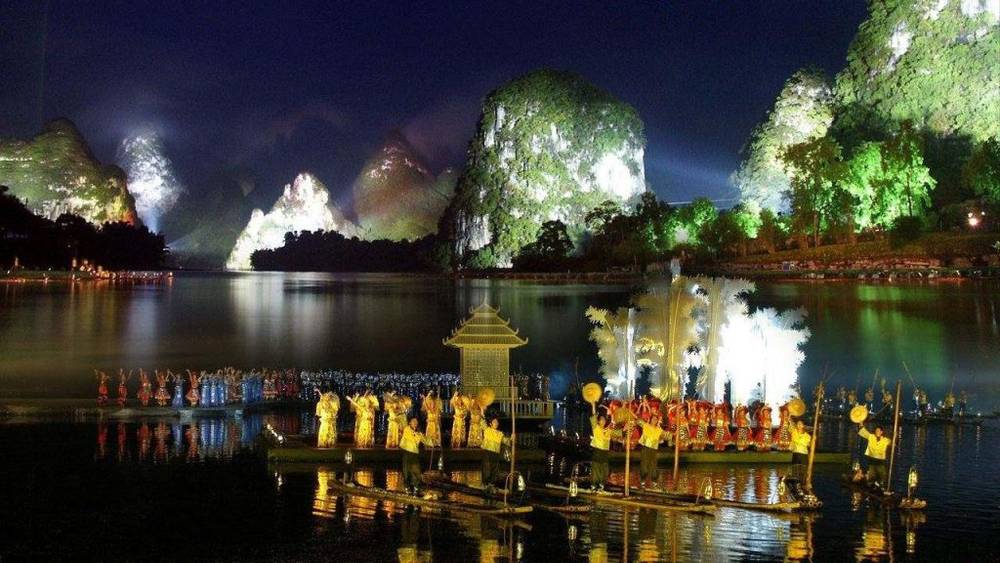 Show diễn thực cảnh Ấn tượng Liu Sanjie với sân khấu tự nhiên kỳ vĩ trên sông Ly
