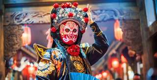 Mengungkap Pesona Bian Lian: Seni Mengganti Wajah Sekejap Mata dari Sichuan yang Mengagumkan, Travel Bestie