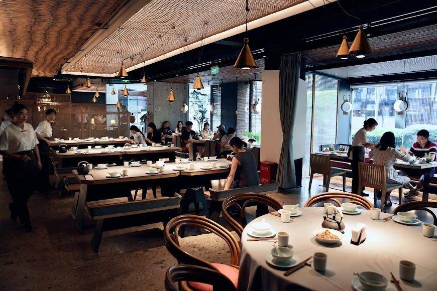 Không gian Ma Wang Zi Chuan Restaurant sang trọng và hiện đại nơi bạn có thể thưởng thức món gà Kung Pao tại Thành Đô