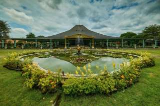9 Rekomendasi Wisata Dekat Pasar Gede Solo  , Mas Bellboy