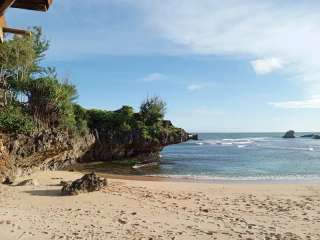Pesona Pantai Ngandong dan Rekomendasi Hotel Sekitarnya, Mas Bellboy