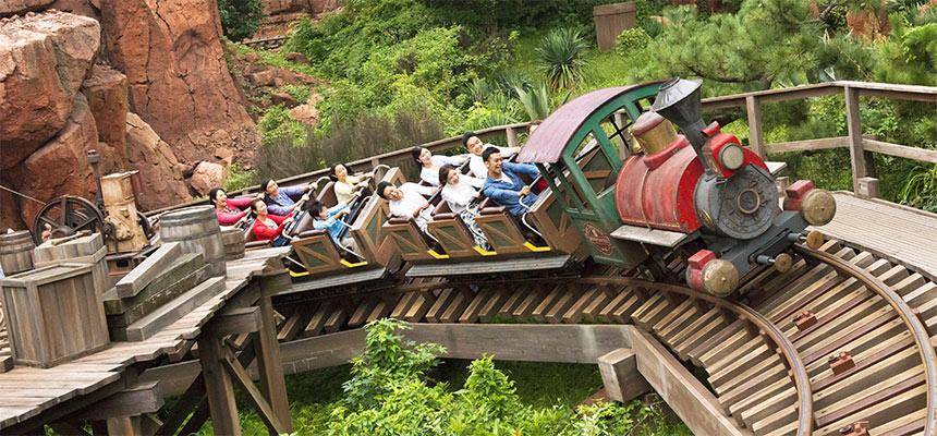 Tokyo Disneyland là điểm dừng chân hấp dẫn dành cho cả gia đình trong dịp tuần lễ vàng Nhật Bản