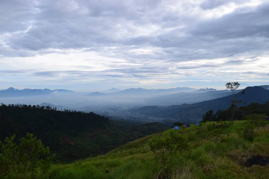 Daftar Gunung untuk Pendaki Pemula di Bandung dengan View Menakjubkan - Gunung Artapela