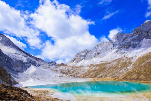 ทะเลสาบน้ำนม (Milk Lake / Niunai Hai)