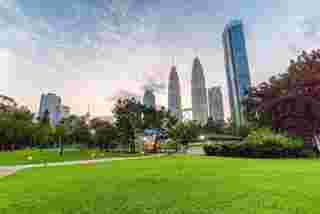 Malaysian Culture & Etiquette: Traveler’s Guide to Local Traditions
, Global Traveller