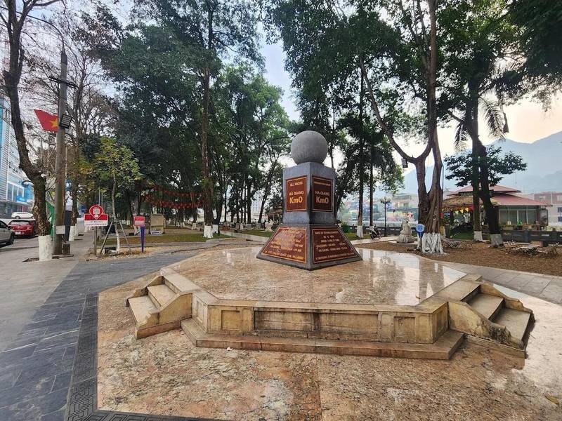 Vị trí trung tâm giúp cột mốc Km0 Hà Giang dễ dàng tiếp cận, thuận tiện tham quan