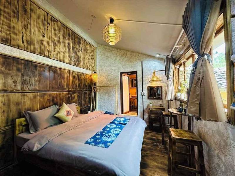 Không gian phòng nghỉ Khói Homestay & Restaurant được trang trí vô cùng ấn tượng và độc đáo