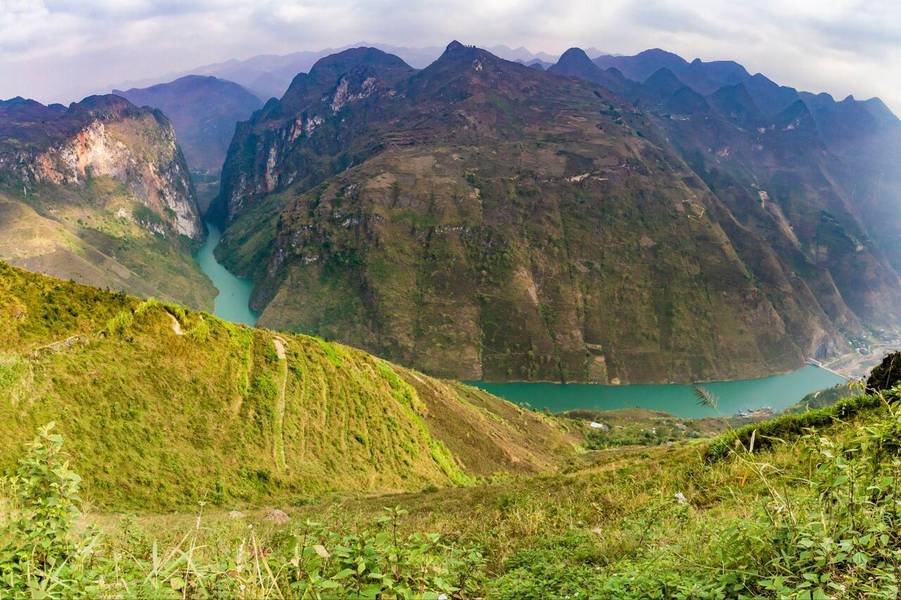 Khoảng view tuyệt mỹ từ đỉnh Mã Pí Lèng huyền thoại