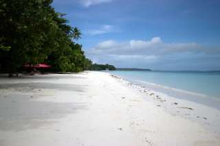Pesona Pantai Pasir Panjang dan Rekomendasi Hotel Sekitarnya, Mas Bellboy