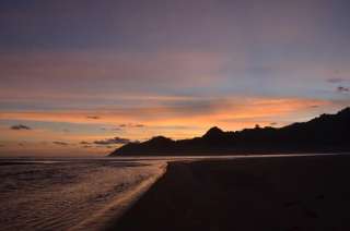 Pesona Pantai Bandealit dan Rekomendasi Hotel Sekitarnya, Mas Bellboy
