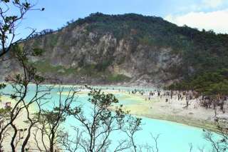 Pesona Kawah Karaha Bodas dan Rekomendasi Hotel Sekitarnya, Mas Bellboy