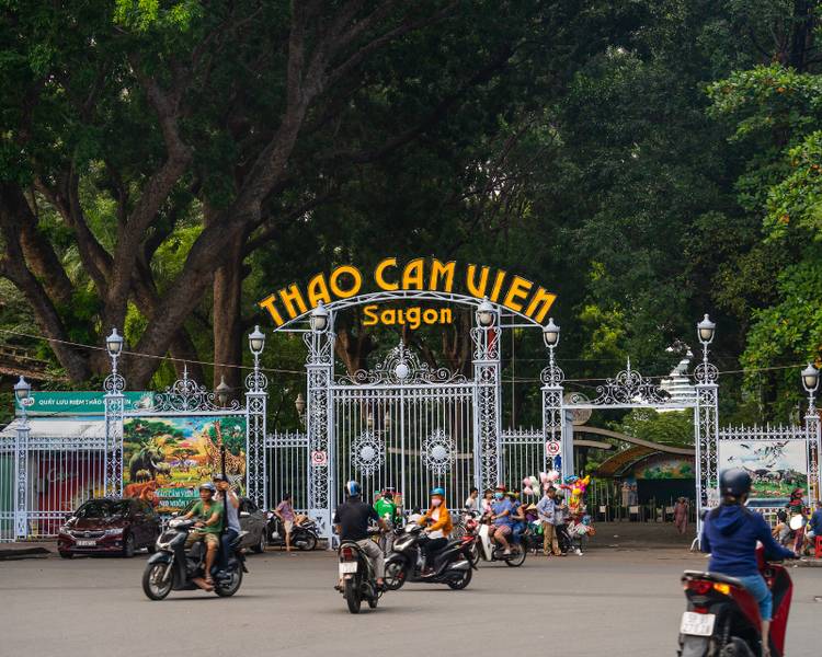 cong-nguyen-binh-khiem