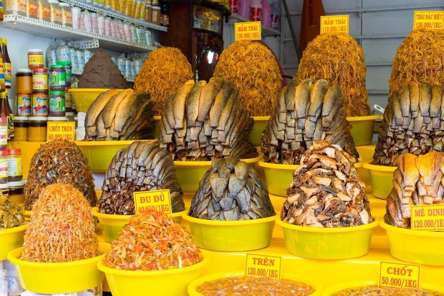 Khô cá và mực một nắng là những đặc sản miền Tây làm quà được nhiều du khách lựa chọn