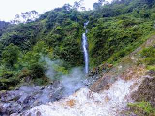 Pesona Curug Cikawah dan Rekomendasi Hotel Sekitarnya, Mas Bellboy