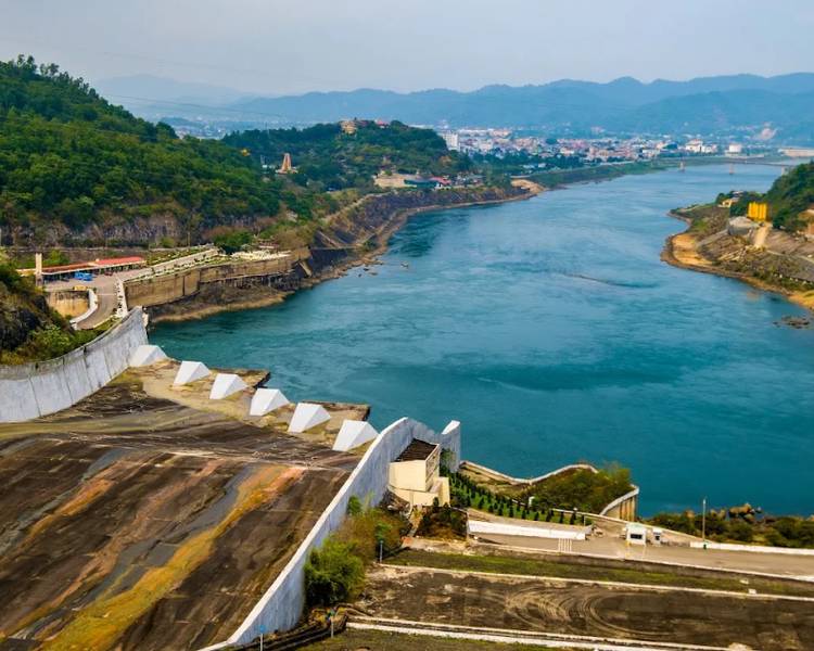 nha-may-thuy-dien-hoa-binh