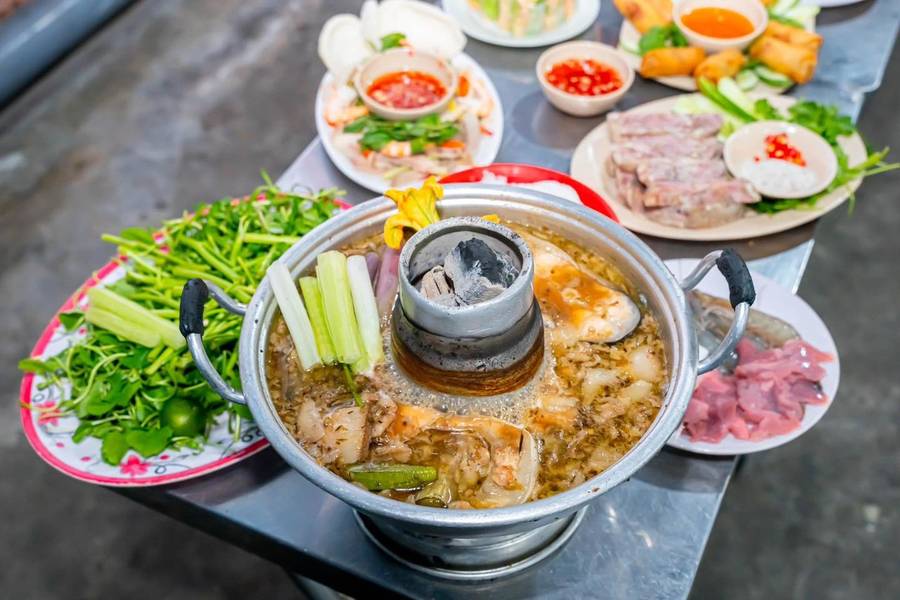 Tiệm lẩu cù lao đa dạng với lẩu mắm, lẩu thái cho thực khách lựa chọn