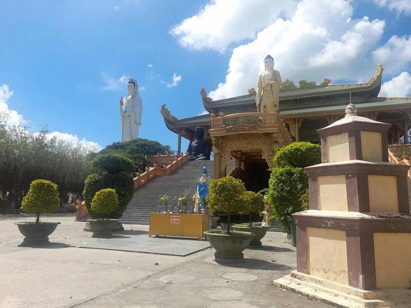 Địa điểm du lịch miền Tây Quan Âm Phật Đài Bạc Liêu uy nghi hướng ra biển Đông