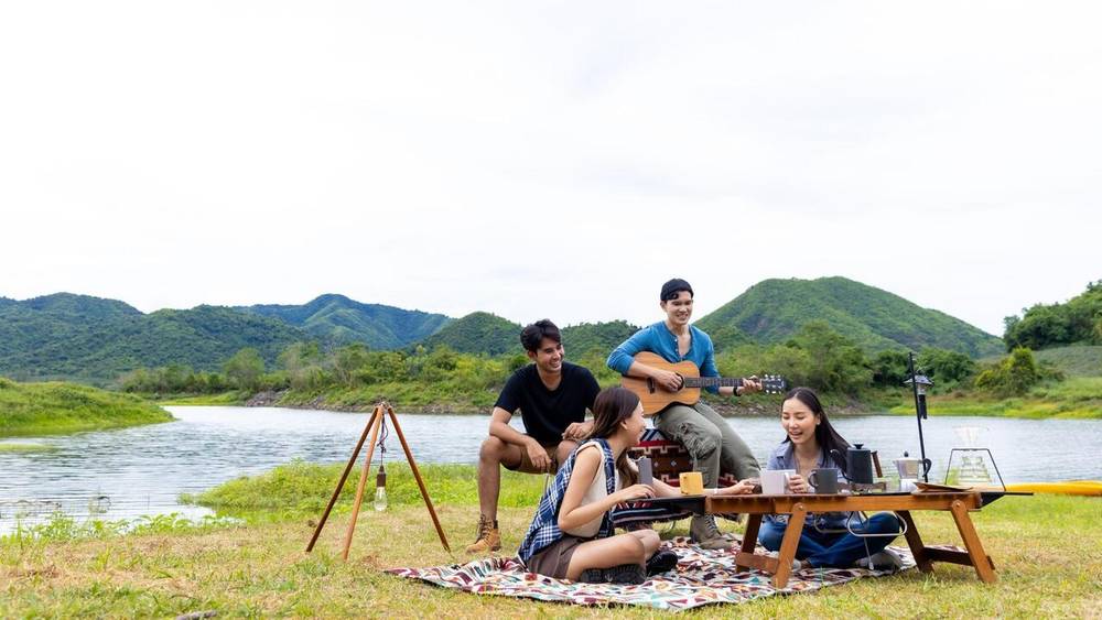 Rất nhiều bạn trẻ tới hồ Tà Pạ An Giang để cắm trại, picnic