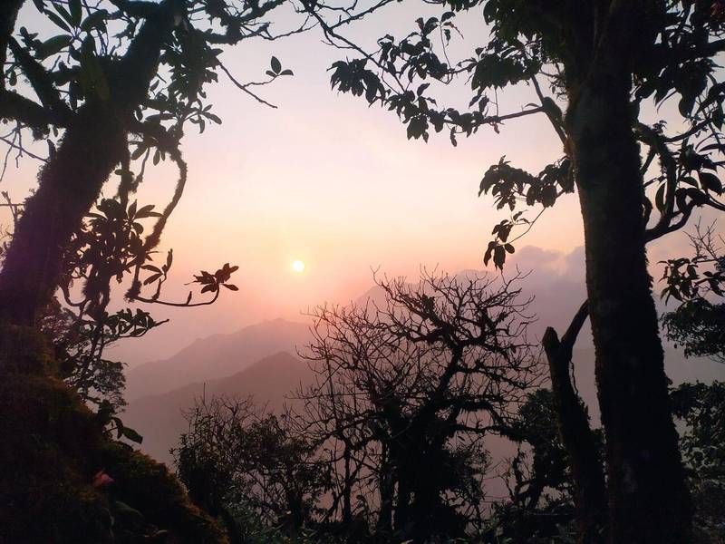 Hoàng hôn tuyệt đẹp trên đỉnh Pu Ta Leng vùng núi rừng Tây Bắc