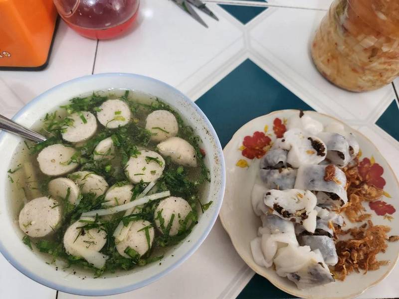 Cô Cúc là nhà hàng Hà Giang có món bánh cuốn nóng mềm nhân đầy đặn cho bữa sáng