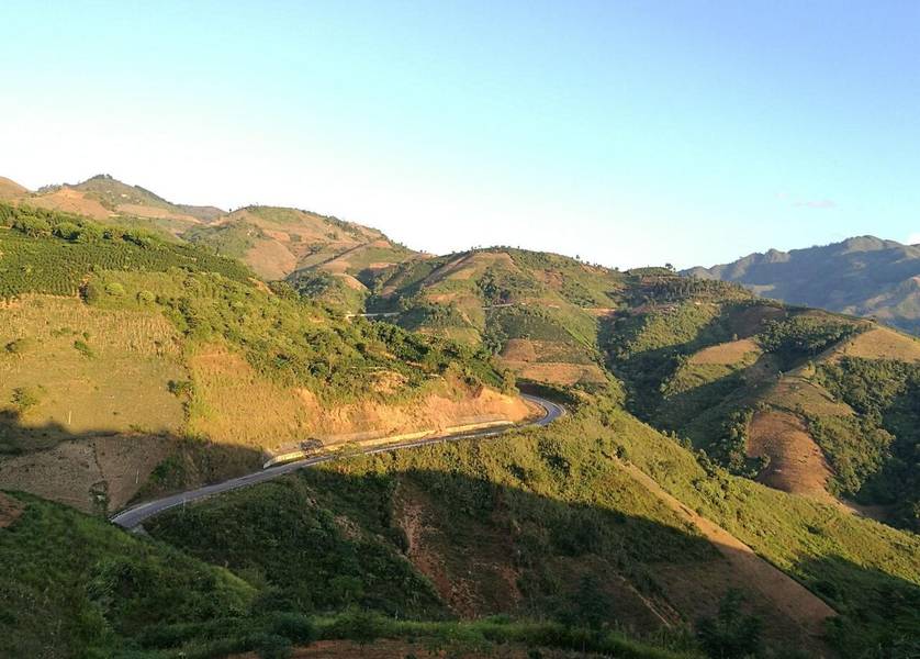 Đèo Pha Đin là địa điểm du lịch Tây Bắc gây ấn tượng với cung đường uốn lượn hiểm trở