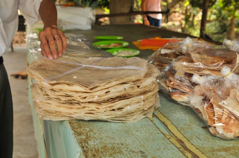 Bánh phồng sữa Bến Tre là đặc sản miền Tây làm quà được làm từ nếp sáp