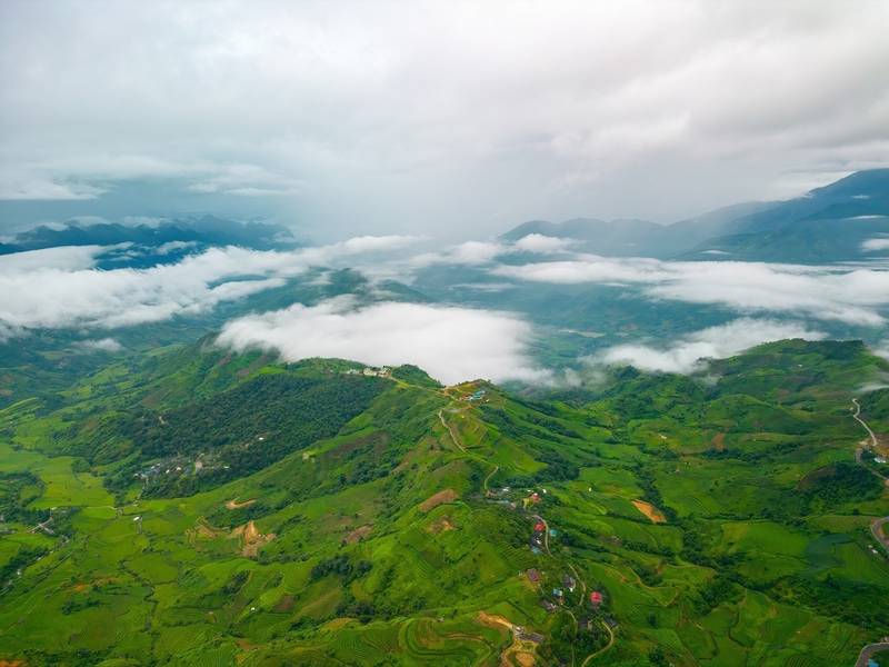 Sin Suối Hồ là địa điểm du lịch Tây Bắc gây ấn tượng bởi cảnh sắc hùng vĩ cùng những phiên chợ nhộn nhịp
