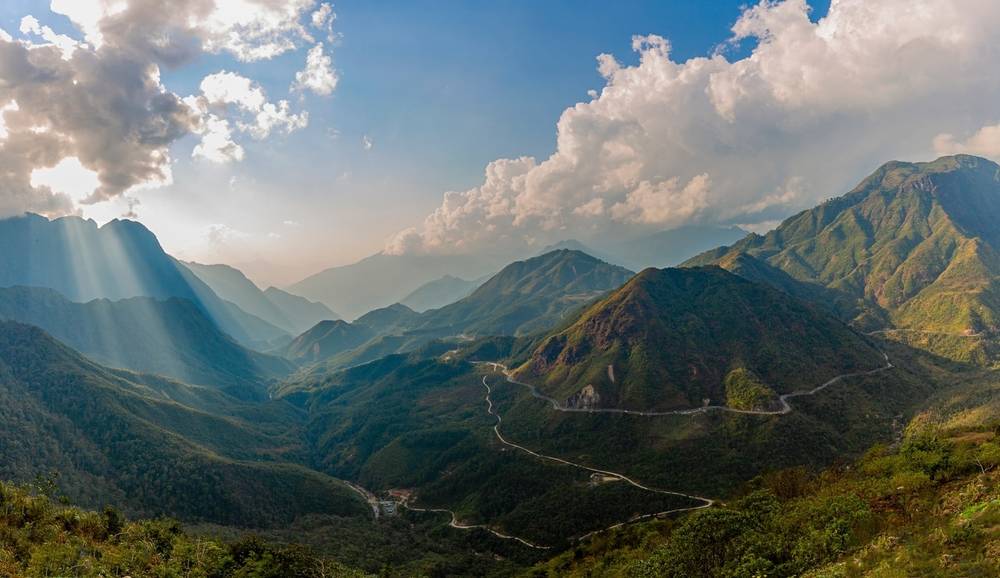 Tam Đường là địa điểm du lịch Tây Bắc thu hút với khung cảnh đèo Ô Quy Hồ uốn lượn, trải dài