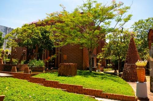 อุทยานดินเผาแทงฮา (Thanh Ha Terracotta Park)