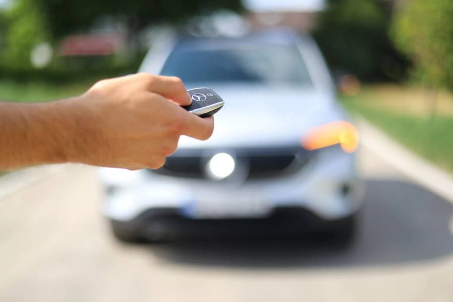 Pesan Sewa Mobil di Traveloka
