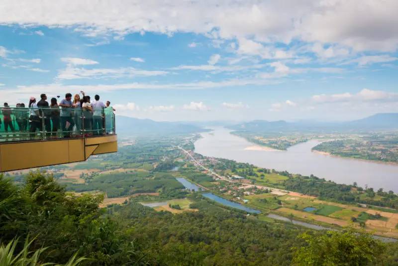 ที่เที่ยวอีสาน วัดผาตากเสื้อ หนองคาย