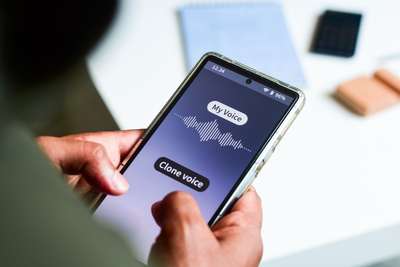 Apa Itu Voice Cloning, Cara Kerja, & Risiko Penyalahgunaan, Financial Bestie