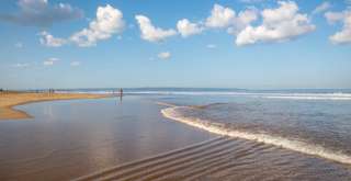 Pantai Batu Belig: Pesona Tersembunyi di Kerobokan Bali, Xperience Team