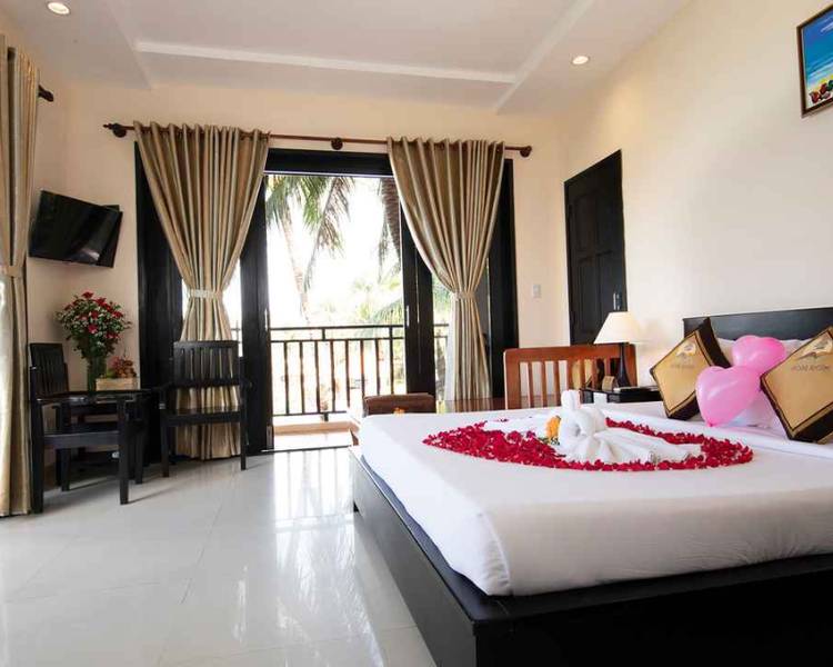 hon-rom-central-beach-resort