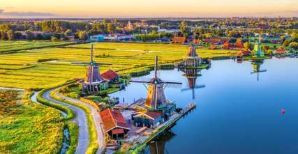 Menjelajahi Zaanse Schans: Desa Kincir Angin yang Ikonik di Belanda, Xperience Team